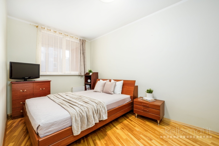 FABIJONIŠKĖSE PARDUODAMAS 2 K, 50 KV.M BUTAS SU ATSKIRU ĮĖJIMU.