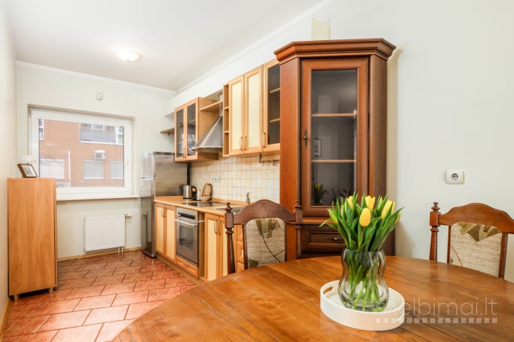 FABIJONIŠKĖSE PARDUODAMAS 2 K, 50 KV.M BUTAS SU ATSKIRU ĮĖJIMU.