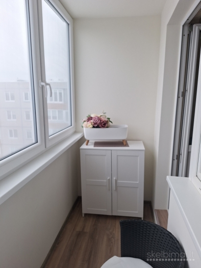 Parduodamas 3 nepereinamų kambarių butas