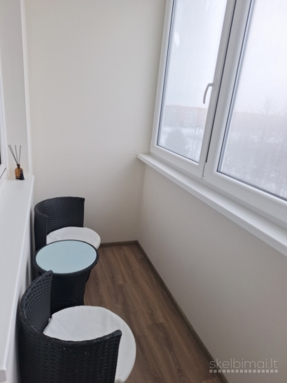 Parduodamas 3 nepereinamų kambarių butas