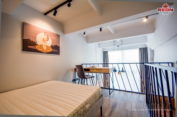 NUOMOJAMAS NAUJAS, PILNAI ĮRENGTAS LOFTAS NAUJAMIESTYJE.