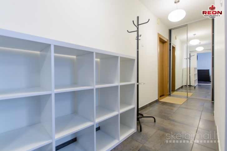 NUOMOJAMAS VIENO KAMBARIO BUTAS ŽIRMŪNUOSE.