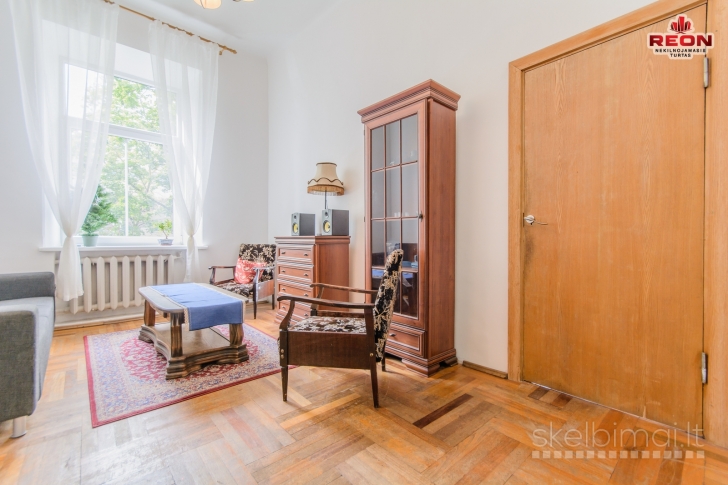 TVARKINGAS 4 KAMBARIŲ BUTAS SENAMIESTYJE!