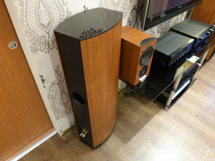 JAMO D590 Floor Standing Speakers. Made in Denmark.