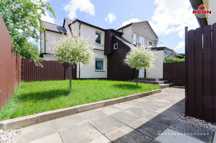 PARDUODAMA DALIS NAMO (DVIEJŲ KAMBARIŲ BUTAS)