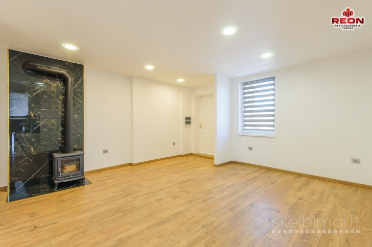 PARDUODAMA DALIS NAMO (DVIEJŲ KAMBARIŲ BUTAS)