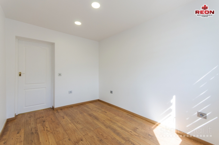 PARDUODAMA DALIS NAMO (DVIEJŲ KAMBARIŲ BUTAS)