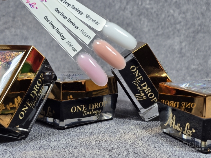 Gelis nagų priauginimui savaime išsilyginantis