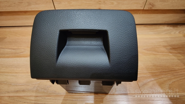 BMW F30, F31, F32, F33, F34, F36, F80, F82, F83 daiktadėžė po vairu