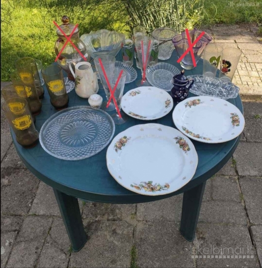 Lėkštės,stiklinės,šaukšteliai,šaukštai, vazos, ąsočiai, indai ir t.t.