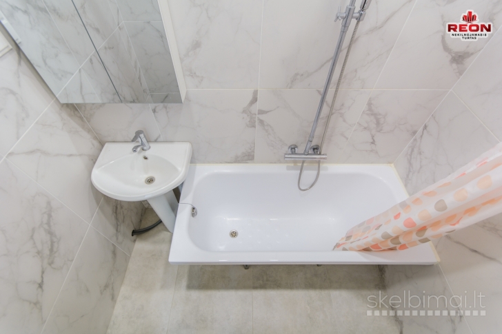 TVARKINGAS 4 KAMBARIŲ BUTAS SENAMIESTYJE!