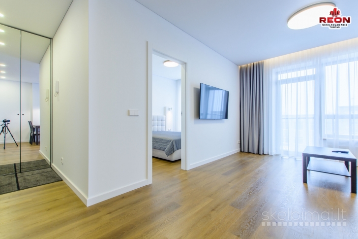 PILNAI ĮRENGTAS, ŠILTAS IR JAUKUS DVIEJŲ KAMBARIŲ BUTAS NAUJOS STATYBOS NAME