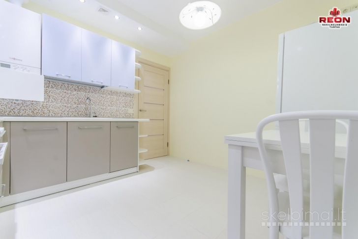 NUOMAJAMAS PUIKIAI IR KOKYBIŠKAI ĮRENGTAS 1 KAMBARIO BUTAS, NAUJAMIESTYJE, ŠA