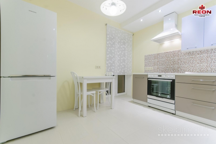 NUOMAJAMAS PUIKIAI IR KOKYBIŠKAI ĮRENGTAS 1 KAMBARIO BUTAS, NAUJAMIESTYJE, ŠA