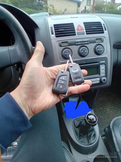 AUTOMOBILIŲ ATRAKINIMAS