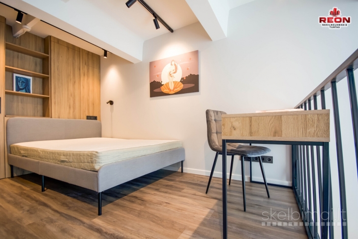 NUOMOJAMAS NAUJAS, PILNAI ĮRENGTAS LOFTAS NAUJAMIESTYJE.