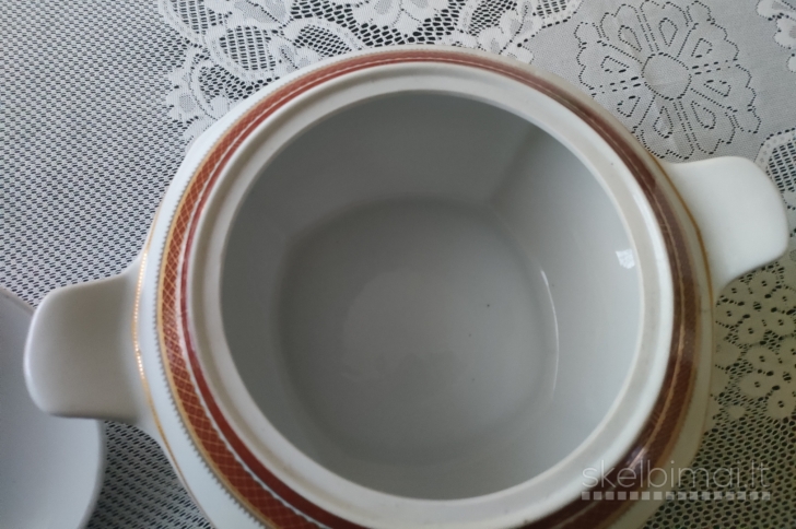 Sriubinė (terina), sriubos indas, troškininė su dangčiu