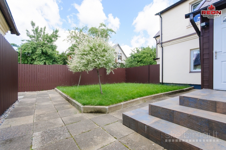 PARDUODAMA DALIS NAMO (DVIEJŲ KAMBARIŲ BUTAS) 