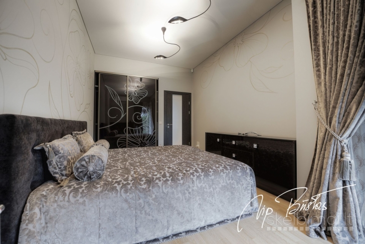 NUOMUOJAMAS NAMAS KAUNE, FREDOJE, SAULĖGRĄŽŲ G.