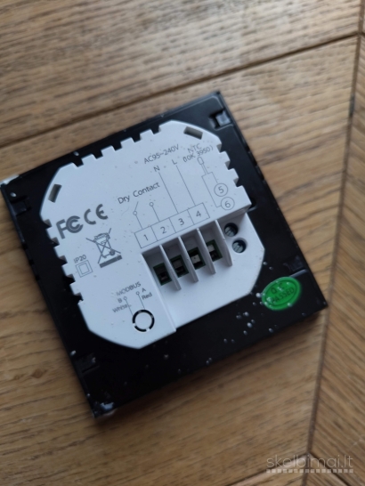 Termostatas su sausu kontaktu (ON/OFF)