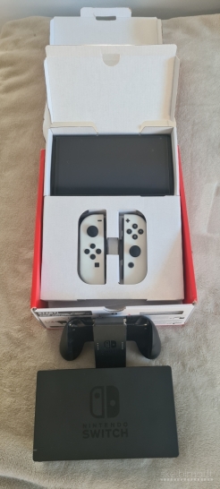Parduodu atrištą Nintendo Switch Oled - 280€