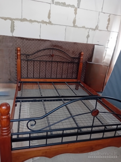 Lova su čiužiniu. 155x200