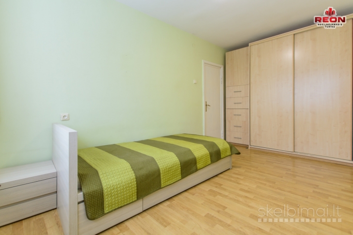 ERDVUS, ŠVIESUS, TVARKINGAS - TRIJŲ IZOLIUOTŲ KAMBARIŲ BUTAS!