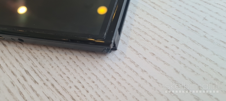Parduodu atrištą Nintendo Switch Oled - 260€