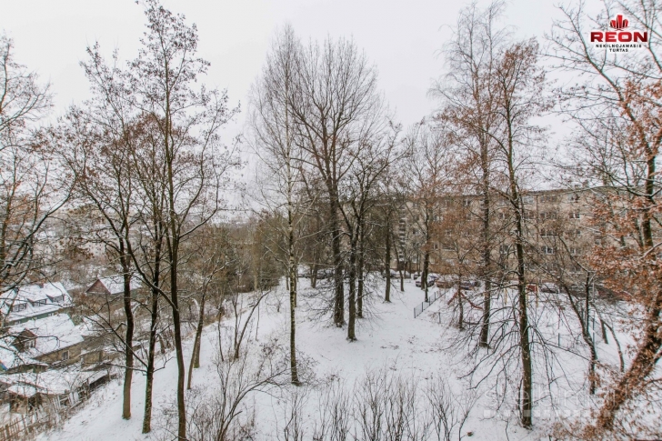 ERDVUS, ŠVIESUS, TVARKINGAS - TRIJŲ IZOLIUOTŲ KAMBARIŲ BUTAS!