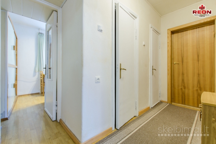 ERDVUS, ŠVIESUS, TVARKINGAS - TRIJŲ IZOLIUOTŲ KAMBARIŲ BUTAS!