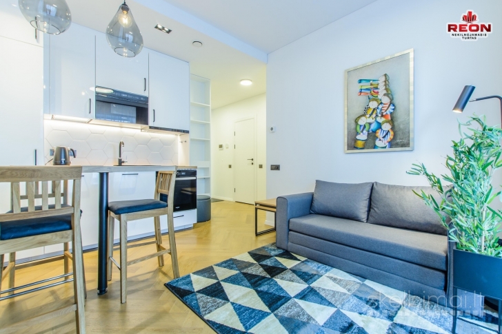 IŠNUOMOJAMAS KOKYBIŠKAI IR PATOGIAI ĮRENGTAS 2 KAMBARIŲ BUTAS.