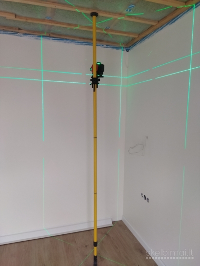 Nivelyro stovas 4 metrų