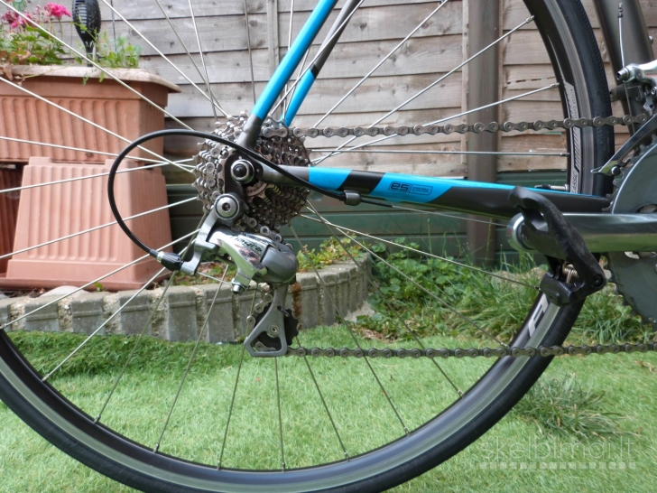 SPECIALIZED Allez Elite Road Bike. 700C. Carbon fork. 9kg. 58cm. Super stovis.