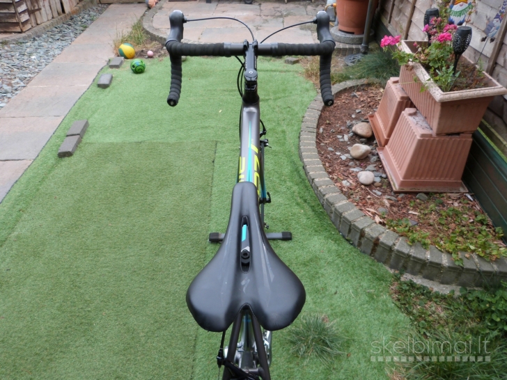 SPECIALIZED Allez Elite Road Bike. 700C. Carbon fork. 9kg. 58cm. Super stovis.