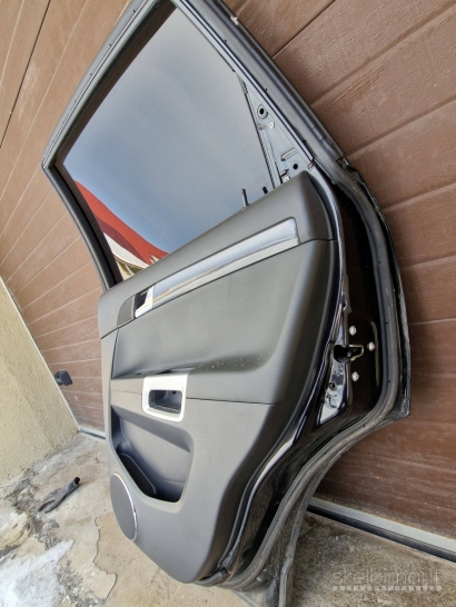 Opel Antara pilnos komplektacijos dešinės pusės galinės durelės