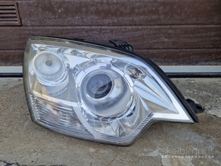 Opel Antara dešinės pusės priekinis žibintas XENON