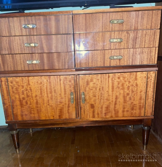 Komoda aukštis 92cm, ilgis 100cm,plotis 40