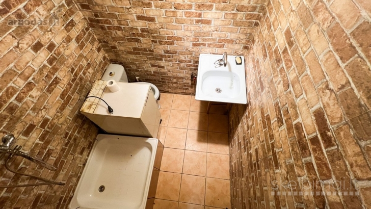 Parduodamas vieno kambario butas penktame aukšte už patrauklią kainą.