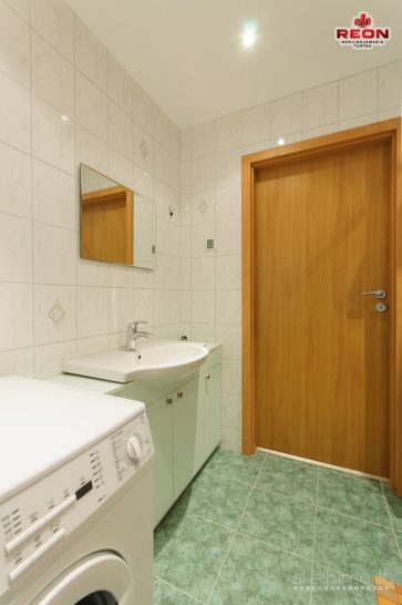 ŠVIESUS 2K BUTAS NAUJOS STATYBOS NAME SU PARKAVIMO VIETA!