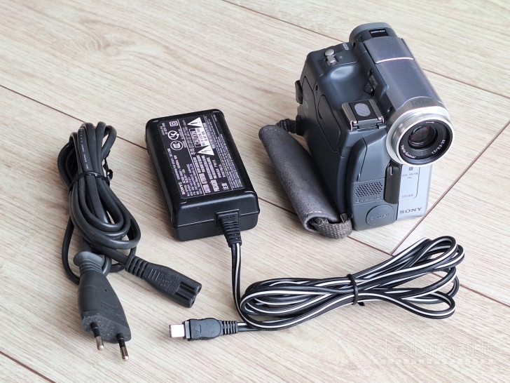 Sony DCR-TRV19E miniDV kamera + kroviklis