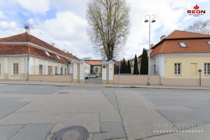 TILTO GATVĖJE, PRESTIŽINĖJE VILNIAUS VIETOJE, VISAI ŠALIA KATEDROS, GRETA GE