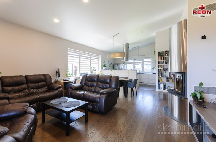 PARDUODAMAS VIENO AUKŠTO NAMAS DIDELIAME SKLYPE, ITIN RAMIOJE VIETOJE, LEVIDON