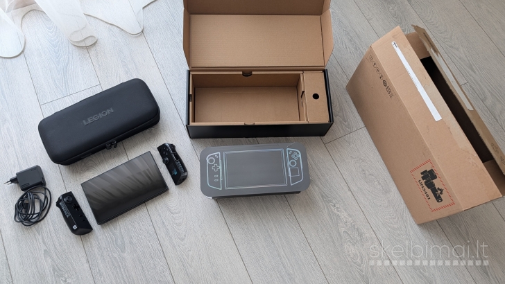 Lenovo Legion GO / Z1 Extreme / 16GB / 512GB / GPU 3GB / 144 Hz