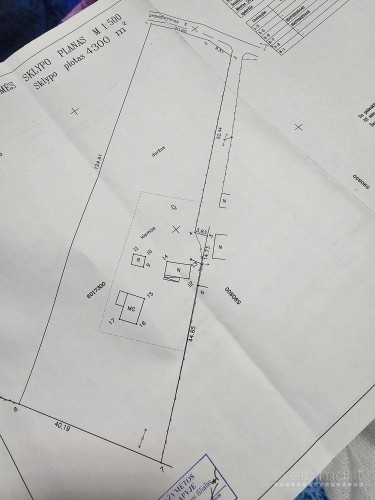 Gražioje ir ramioje vietoje parduodamas erdvus 43 a namų valdos sklypas