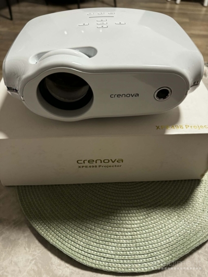 Crenova XPE498 projektorius 100–240 V AC, 50/60 Hz