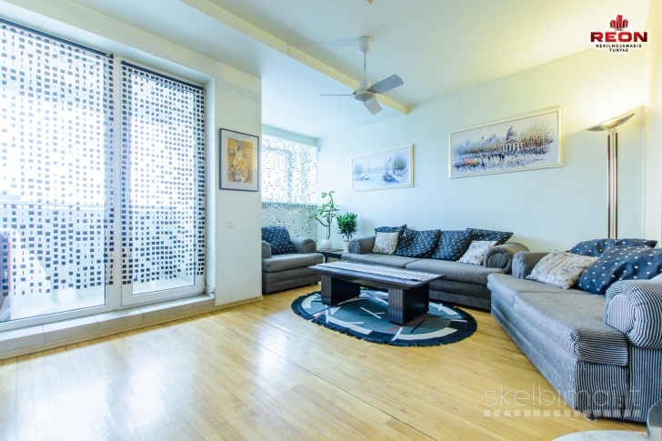 ERDVUS KETURIŲ KAMBARIŲ „NAMAS NAME“, VILNIAUS MIESTO CENTRE!