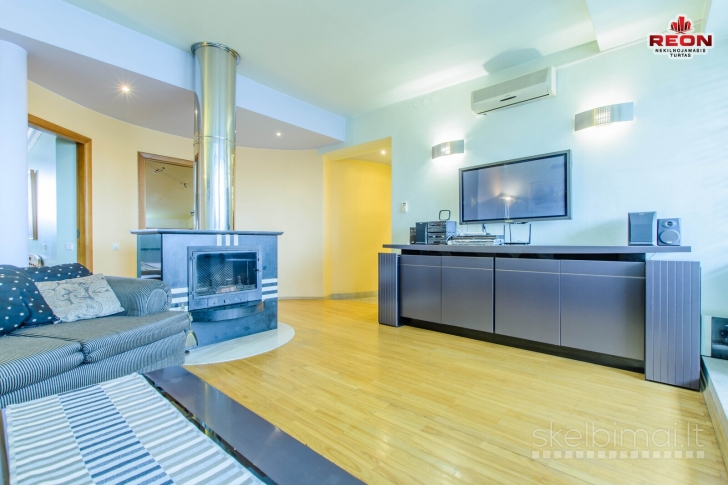 ERDVUS KETURIŲ KAMBARIŲ „NAMAS NAME“, VILNIAUS MIESTO CENTRE!