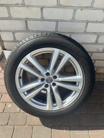 Parduodu Audi Q7 4M ratlankius su padangomis
