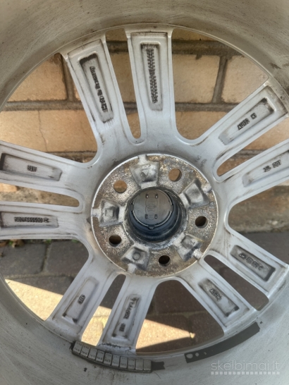 Parduodu Audi Q7 4M ratlankius su padangomis