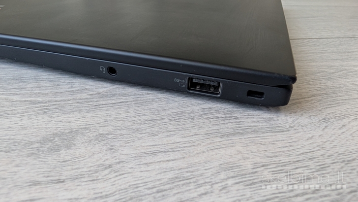 Lenovo ThinkPad X1 Carbon Gen 9 / i7 1185G7 / 16GB / 256GB NVMe / 1.12 KG